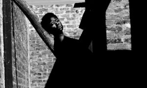 Read more about the article IDENTITY, ART AND PUSHING BOUNDARIES: SHALOM KUFAKWATENZI UNDEFINED